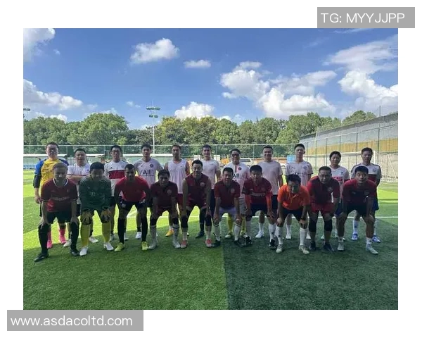 聚焦各路球星绿茵风采畅谈足球技艺与辉煌瞬间